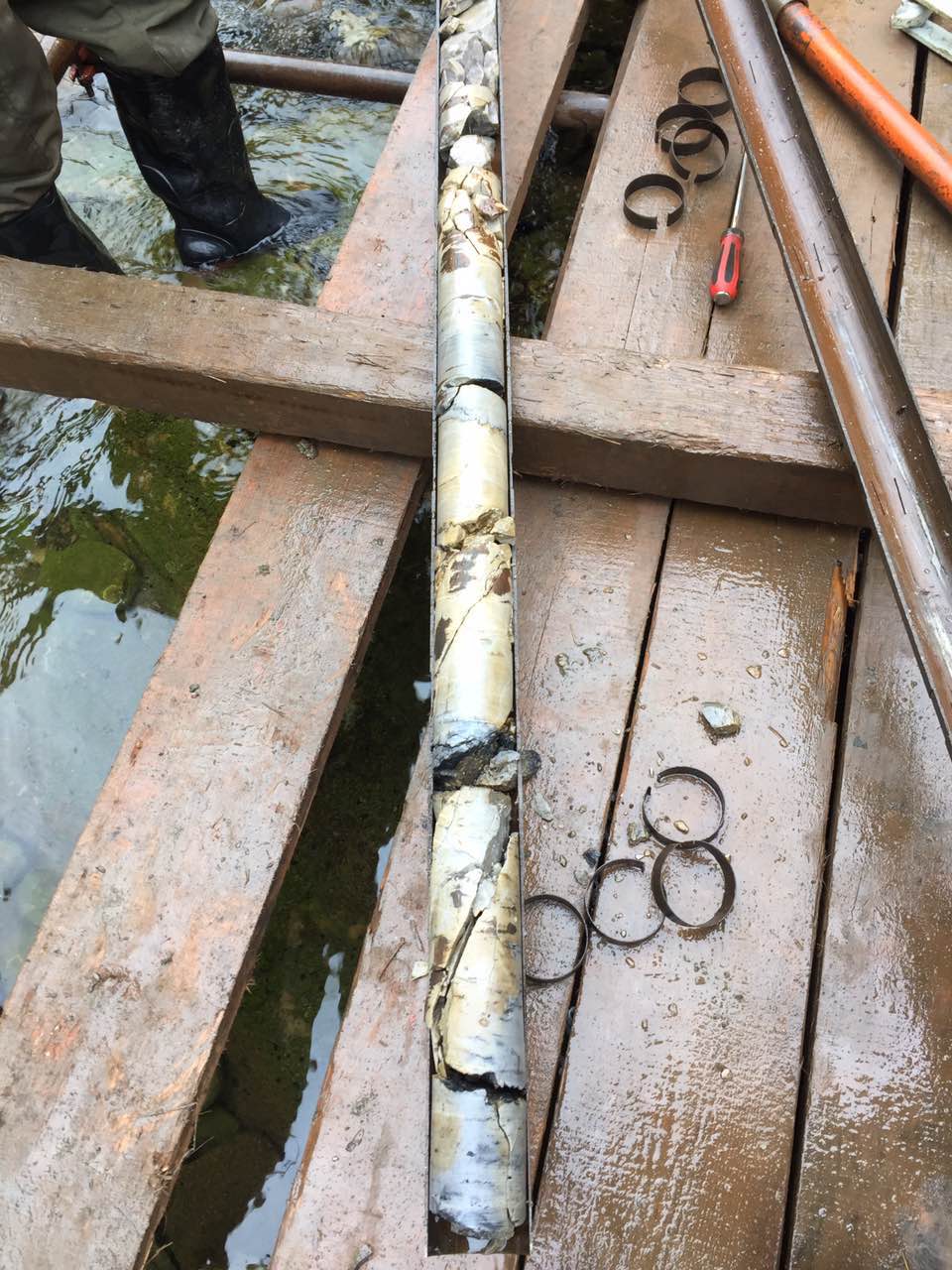 半合管打开原状样 - sdb金刚石钻具 - 成都李工钻探